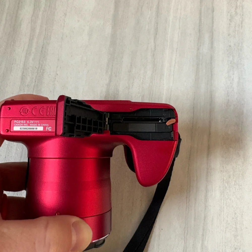 Canon PowerShot Sx400IS in red